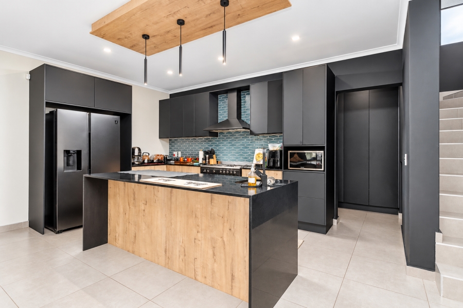 4 Bedroom Property for Sale in Parklands North Western Cape